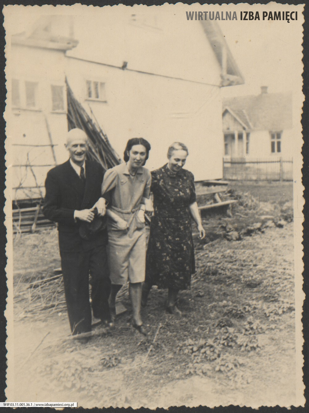 1936. Lubaczów. Władysław, Maria i Józefa Ruebenbauerowie.