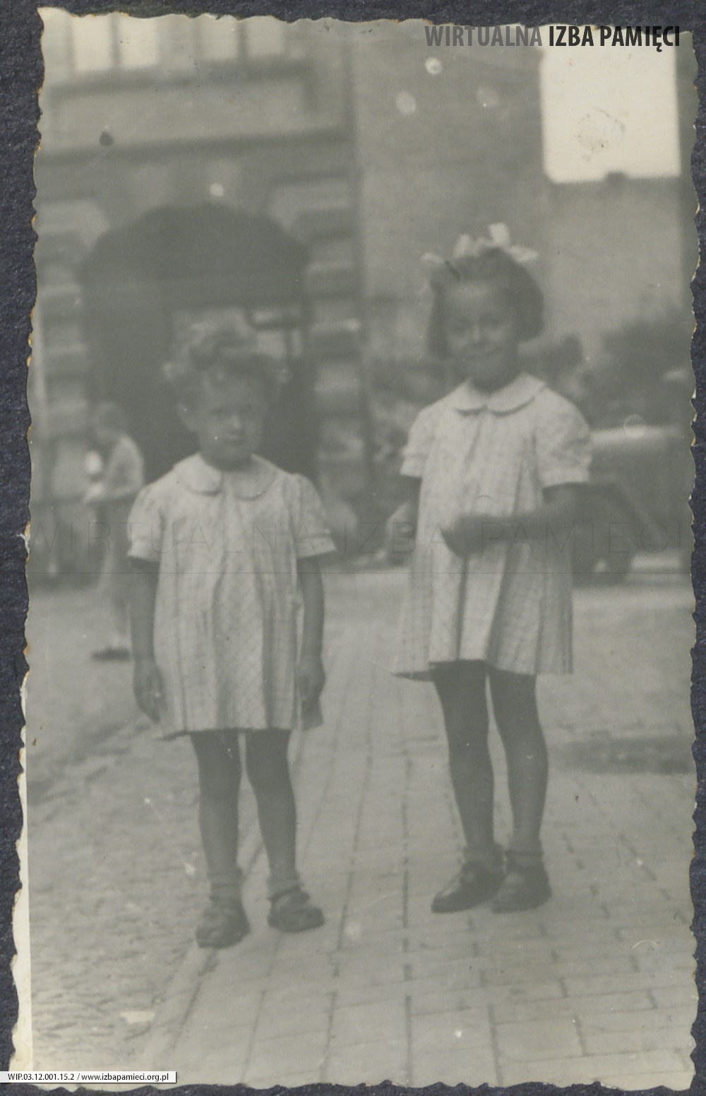 1955. Gdańsk. Ewa i Barbara Gutowskie.