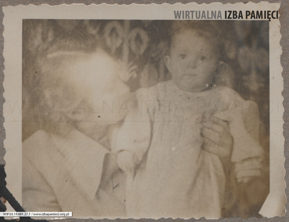 1949. Lubaczów. Maria Gutowska z córką Barbarą.