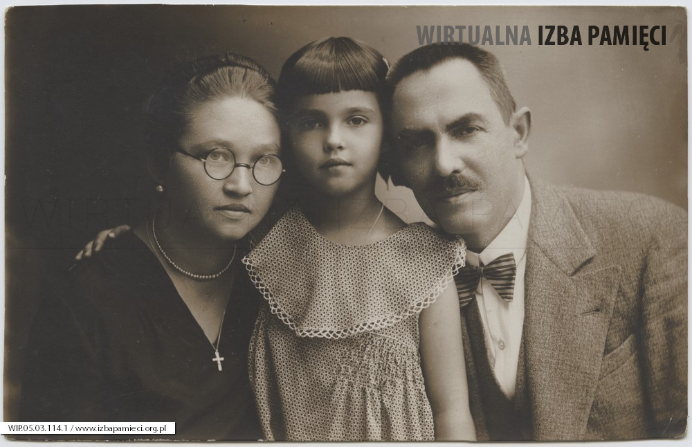 1932. Terenia Grokowska z rodzicami.