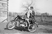 Lata 60. XX wieku. Barbara Kobędza na motocyklu
