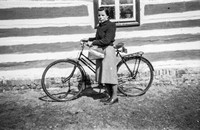 Lata 5. XX wieku. Ludwika Rokosz z rowerem