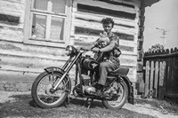 1971. Władysław Purcha z córką Janiną na motocyklu