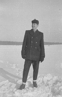 1956. Józef Adamiec z Mołodycza w typowym dla lat pięćdziesiątych stroju