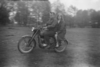 1968. Jan Rokosz z dziewczyną na motocyklu