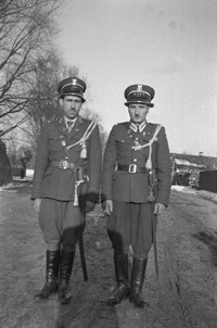 1956. Roman Rokosz i Józef Zagrobelny w rolach żołnierzy kolędników
