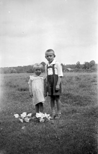 1972. Dzieci i kwiaty
