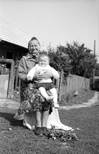 Lata 60. XX wieku. Maria Zagrobelna z wnuczką Ireną