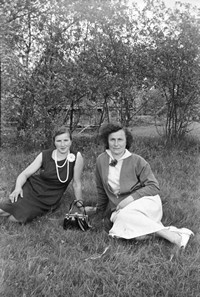 1965. Przyjaciółki Anna Marczak i Paulina Leśna