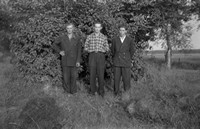 Lata 50. XX wieku. Bracia Stanisław i Walenty Winiarz z Mołodycza oraz ich kolega Jan Kolasa (z prawej) 
