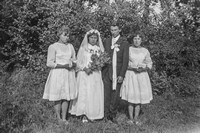 Lata 50. XX wieku. Maria Kierepka z przyszłym mężem w dniu swojego ślubu