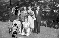 Lata 50. XX wieku. Rodzina Anny i Władysława Purchów (z prawej) z Mołodycza