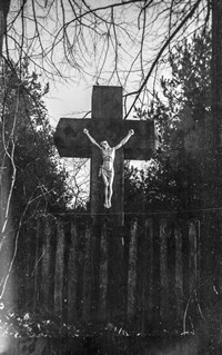 Lata 60. XX wieku. Krzyż przy starej drodze w Mołodyczu