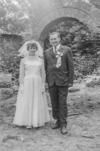 Lata 60. XX wieku. Aniela i Marian Rokosz z Mołodycza w dniu swojego ślubu