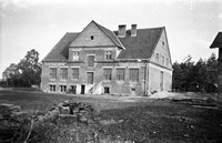 1956. Budynek Szkoły Podstawowej w Mołodyczu po odbudowie