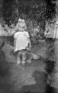 Lata 60. XX wieku. Portret małej dziewczynki 