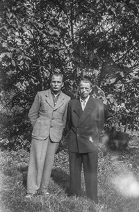 Lata 50. XX wieku. Bracia Wojciech (z lewej) i Józef Buniowscy z Mołodycza