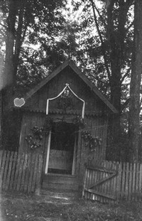 Lata 70. XX wieku. Kapliczka Matki Bożej Jagodnej w Lichaczach