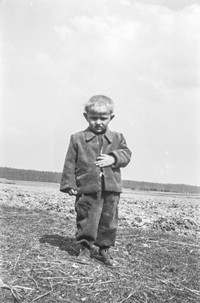 Lata 50. XX wieku. Mały chłopiec z Mołodycza