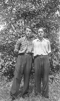 Lata 50. XX wieku. Koledzy: Roman Sokół (z lewej) i Franciszek Rokosz z Mołodycza