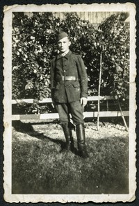 Lata 50. XX w. Eugeniusz Cetnarowicz w mundurze.