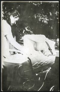 1975. Bożena Dudek z wózkiem.