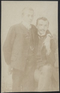 Lata 20. XX w. Fotografia dwóch mężczyzn.
