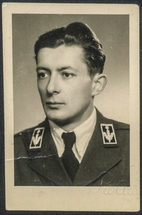 1947. Lubaczów. Roman Gutowski w mundurze leśnika.