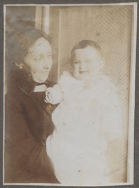 1915. Lwów. Zdjęcie Eugenii Kruszyńskiej z małą Marysią Ruebenbauer.