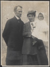 1916. Lwów. Józefa Ruebebnauer z córką Marią i mężem Władysławem Ruebenbauerem