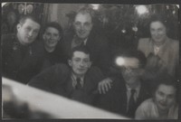 1950. Lubaczów. Pierwszy rząd od góry od lewej: Jan Rudeński, Emilia Rudeńska, Edward Kostecki, Maria Gutowska. Dolny rząd: Roman Gutowski, nieznany, Kazimiera Kostecka.