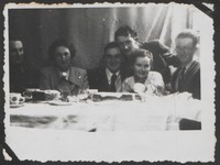 1950. Lubaczów. Spotkanie rodzinne. Od lewej: Jan Rudeński, Maria Gutowska, Józef Wolańczyk, Roman Gutowski, Kazimiera Kostecka.