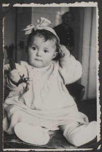 1949. Lubaczów. Mała Barbara Gutowska.