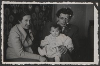 1949. Lubaczów. Barbara Gutowska z rodzicami: Marią i Romanem Gutowskimi.