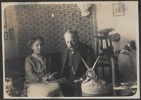 1910. Kulparków. Maria i Stanisław Kruszyńscy w saloniku.