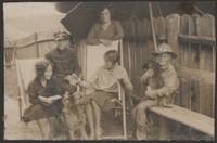 1936. Lubaczów. Zdjęcie rodzinne Ruebenbauerów. Drugi od lewej Stanisław Ruebenbauer, Maria i Jan Ruebenbauerowie, stoi Józefa Ruebenbauer.