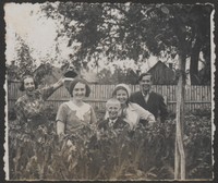 1930. Lubaczów. Od lewej: Maria Ruebenbauer, w środku Jan Ruebenbauer, z prawej Stanisław Ruebenbauer.