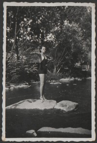 1935. Nieznane. Fotografia kobiety w stroju kąpielowym.