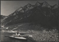 1935. Kobieta na kajaku.