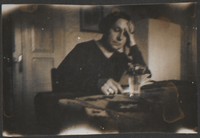 1936. Lubaczów. Józefa Ruebenbauer przy stole.
