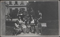 1936. Lwów. Grupa studentek farmacji. Pierwsza z prawej Maria Gutowska.