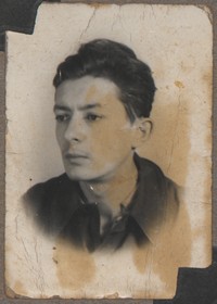 1950. Lubaczów. Zdjęcie portretowe Romana Gutowskiego.