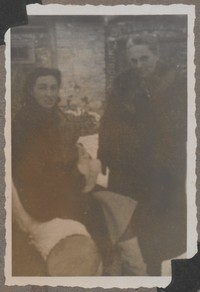 1948. Lubaczów. Maria Gutowska (z lewej) i Józefa Ruebenbauer.