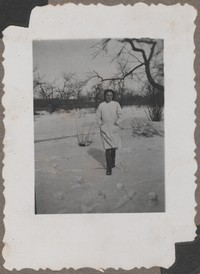 1948. Lubaczów. Maria Gutowska podczas zimowego spaceru.