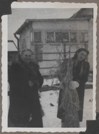 1948. Lubaczów. Józefa Kruszyńska (z lewej) i Maria Gutowska.