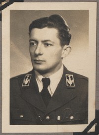 1948. Lubaczów. Roman Gutowski w mundurze leśnika.