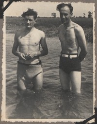 1948. Sopot. Roman Gutowski (z lewej) i Stanisław Ruebenbauer.