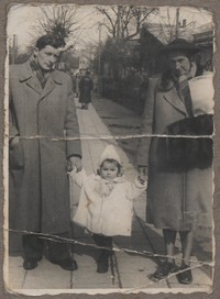 1953. Lubaczów. Roman i Maria Gutowscy z córką Barbarą.