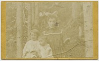1895. Kołomyja. Maria Jorkasch-Koch z synami Władysławem i Karolem.