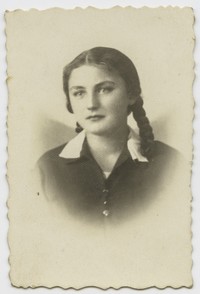 1935. Szumbar. Portret dziewczyny.
